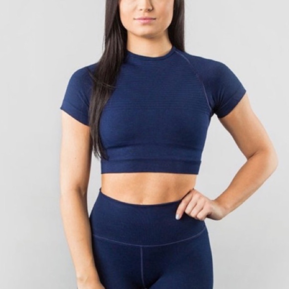 Alphalete Revival Short Sleeve Crop Top BLUE/NAVY